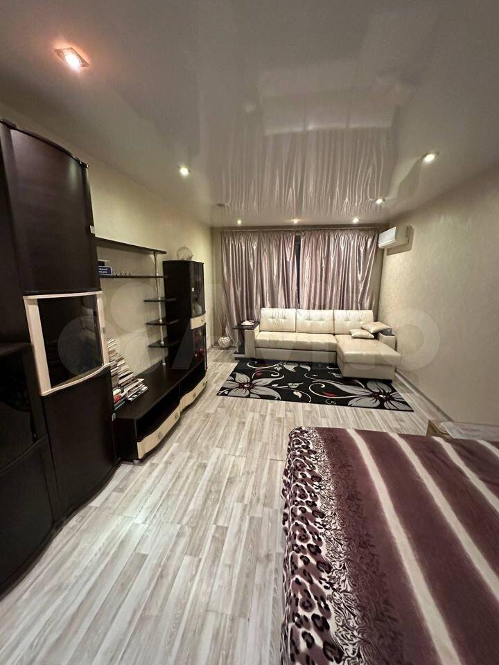 трехкомнатная студия. студия с балконом. жк чистое небо отделка. шоу рум пик евротрешка. жилой комплекс квартиры студии.